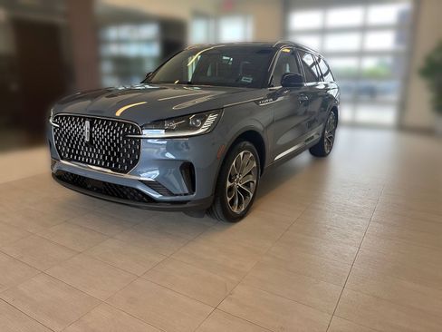 Certified 2025 Lincoln Aviator Reserve w/ Illumination Package RWD image 4