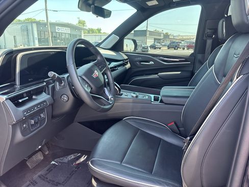 Used 2023 Cadillac Escalade ESV Sport w/ LPO, ONYX Package AWD/4WD image 5
