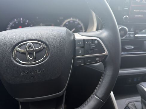 Used 2022 Toyota Highlander XLE AWD/4WD image 20