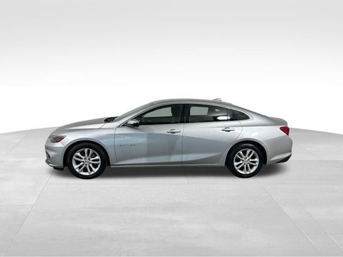 Used 2017 Chevrolet Malibu LT image 3