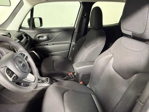 Used 2023 Jeep Renegade Latitude image 29