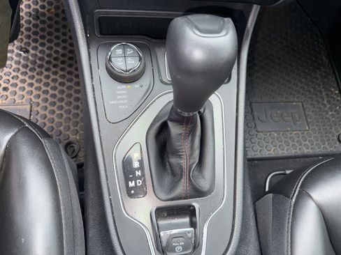 Used 2020 Jeep Cherokee Trailhawk w/ Comfort/Convenience Group image 14