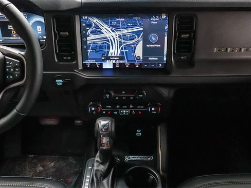 New 2025 Ford Bronco Badlands image 11