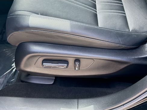 Certified 2024 Honda HR-V EX-L image 17
