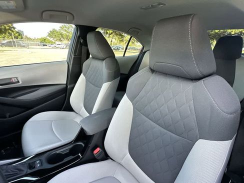 Used 2022 Toyota Corolla LE FWD image 14