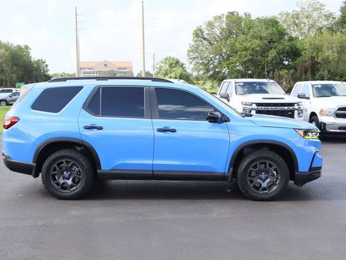 Used 2025 Honda Pilot TrailSport image 10