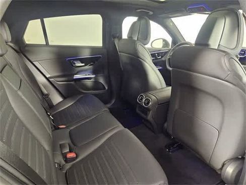 Used 2025 Mercedes-Benz GLC 300 4MATIC image 18