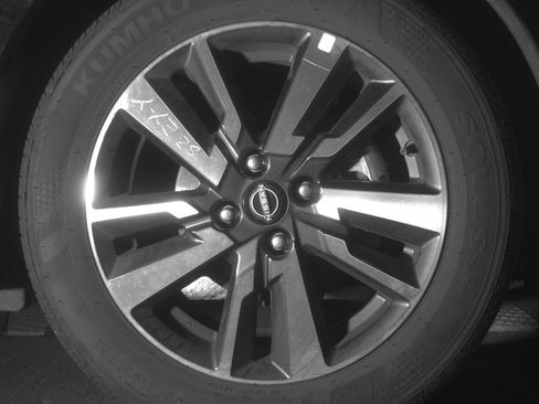 Used 2025 Nissan Versa SV FWD image 13