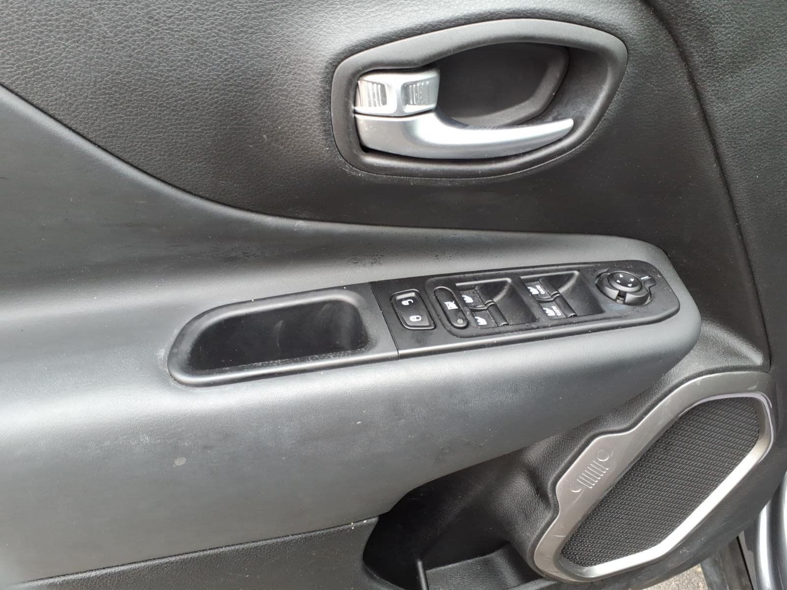 Used 2022 Jeep Renegade Latitude w/ Convenience Group AWD/4WD image 12