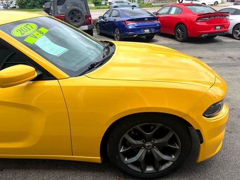 Used 2017 Dodge Charger R/T w/ Plus Group image 9