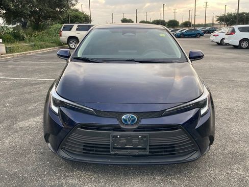 Used 2025 Toyota Corolla LE FWD image 2