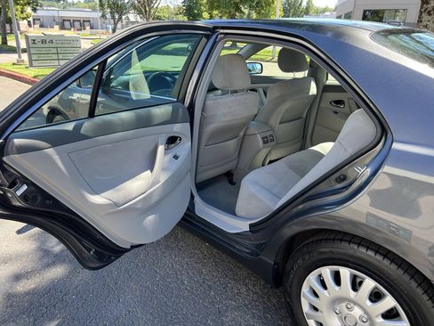 Used 2010 Toyota Camry Hybrid FWD image 6