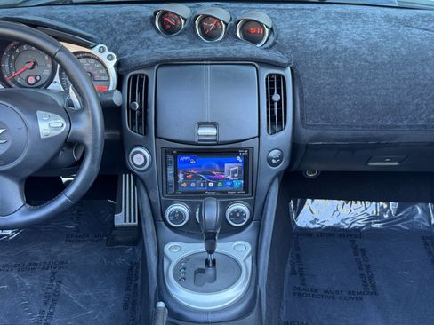 Used 2010 Nissan 370Z Touring RWD image 21