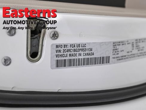 Used 2023 Chrysler Pacifica Touring-L FWD image 36