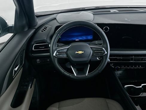 Used 2025 Chevrolet Traverse LT image 18