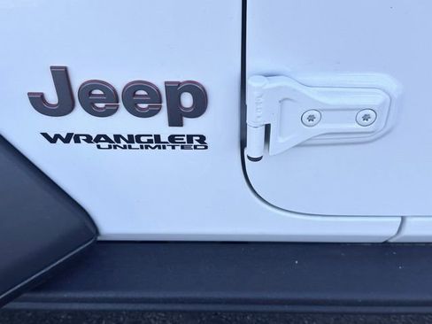 Used 2021 Jeep Wrangler Unlimited Rubicon AWD/4WD image 5