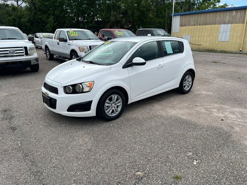 Used 2015 Chevrolet Sonic LT FWD image 2