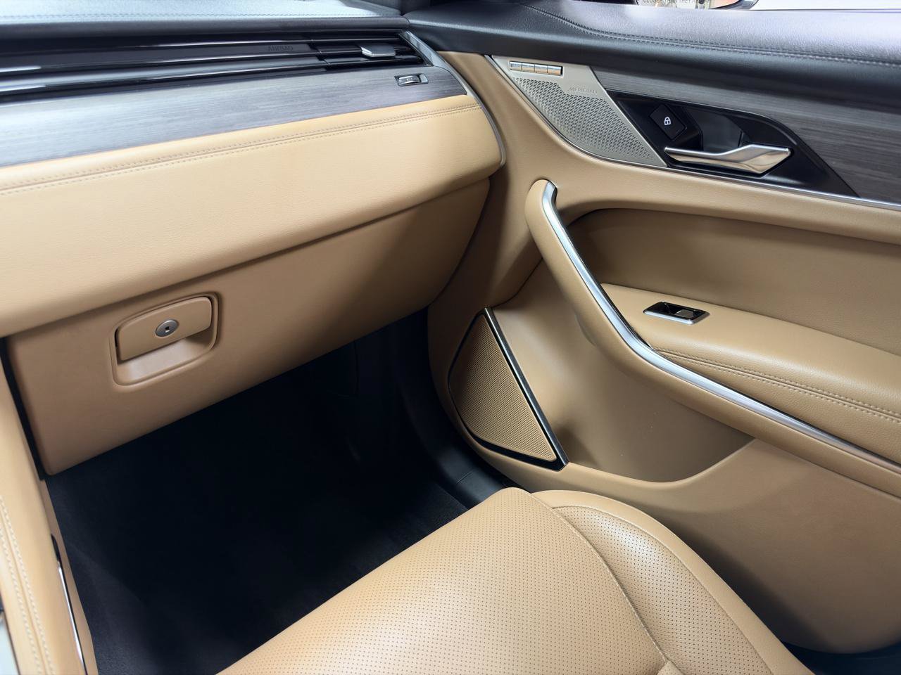 Used 2023 Jaguar F-PACE S AWD/4WD image 23