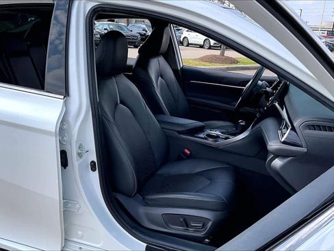 Used 2022 Toyota Camry XSE image 7