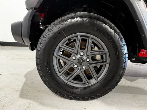 Used 2025 Jeep Wrangler Unlimited Sport AWD/4WD image 8
