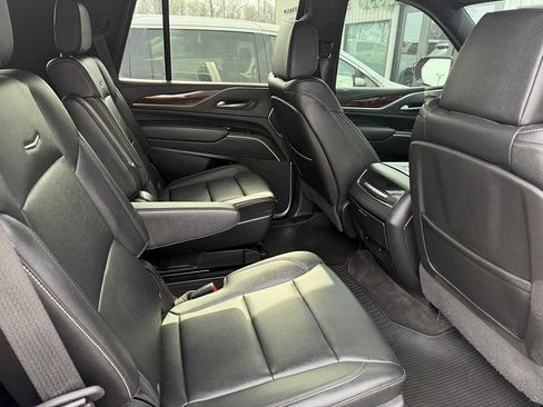 Used 2022 Cadillac Escalade Luxury image 8