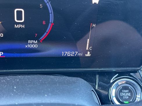 Used 2024 Chevrolet Trax RS w/ Sunroof Package FWD image 38