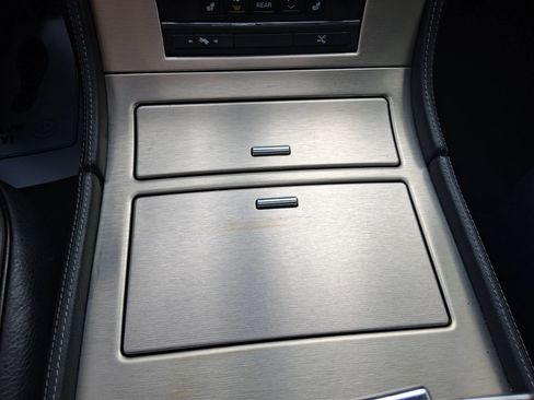 Used 2012 Cadillac Escalade Platinum AWD/4WD image 25
