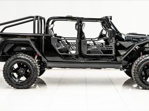 Used 2025 Jeep Gladiator Sport image 12