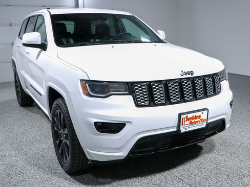 Used 2022 Jeep Grand Cherokee Laredo X AWD/4WD image 5