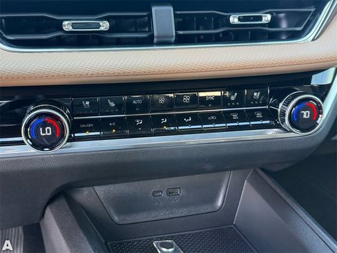 Used 2026 Chevrolet Equinox ACTIV w/ Convenience Package III image 21