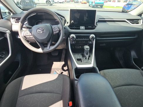 Used 2025 Toyota RAV4 XLE AWD/4WD image 8