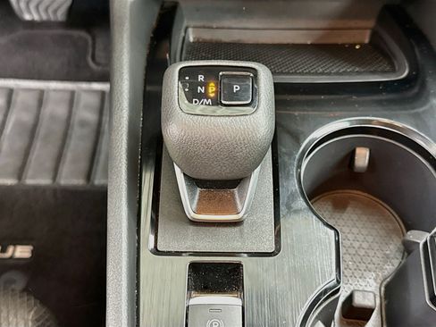 Used 2025 Nissan Rogue SV FWD image 24