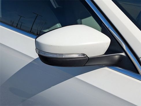 Used 2015 Volkswagen Passat 1.8T SE image 12