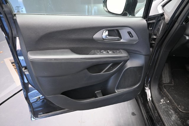 Used 2025 Chrysler Pacifica Select FWD image 17