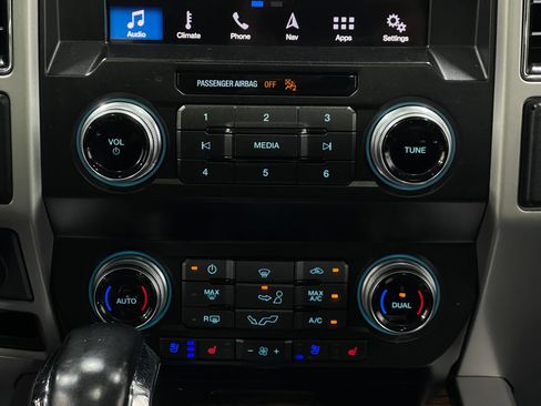 Used 2019 Ford F150 Lariat w/ Equipment Group 502A Luxury AWD/4WD image 25