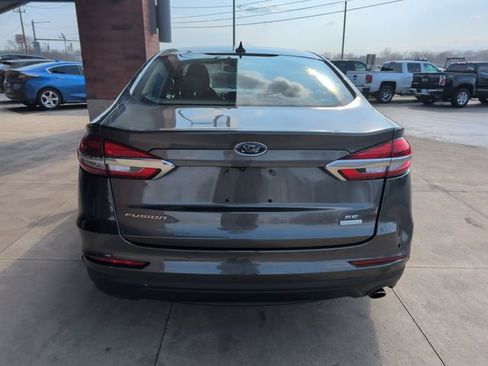 Used 2019 Ford Fusion SE FWD image 6
