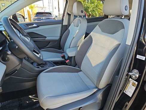 Used 2022 Volkswagen Taos SE image 14