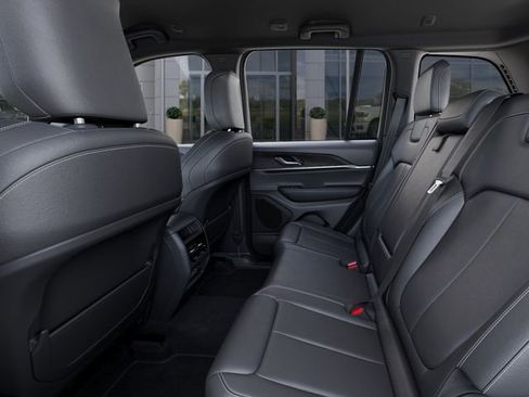 New 2025 Jeep Grand Cherokee Limited w/ Black Appearance Package image 23