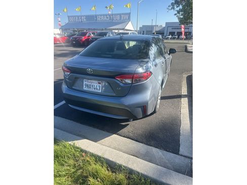 Used 2022 Toyota Corolla LE FWD image 3