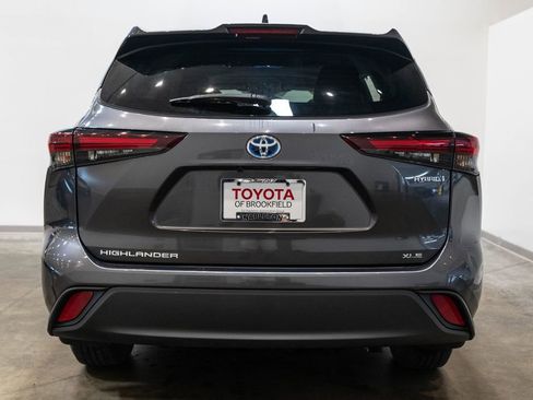 Used 2024 Toyota Highlander XLE AWD/4WD image 8