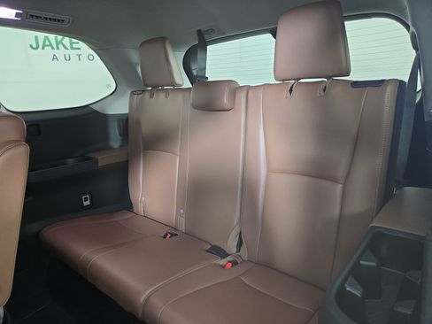 Used 2024 Toyota Grand Highlander AWD image 13