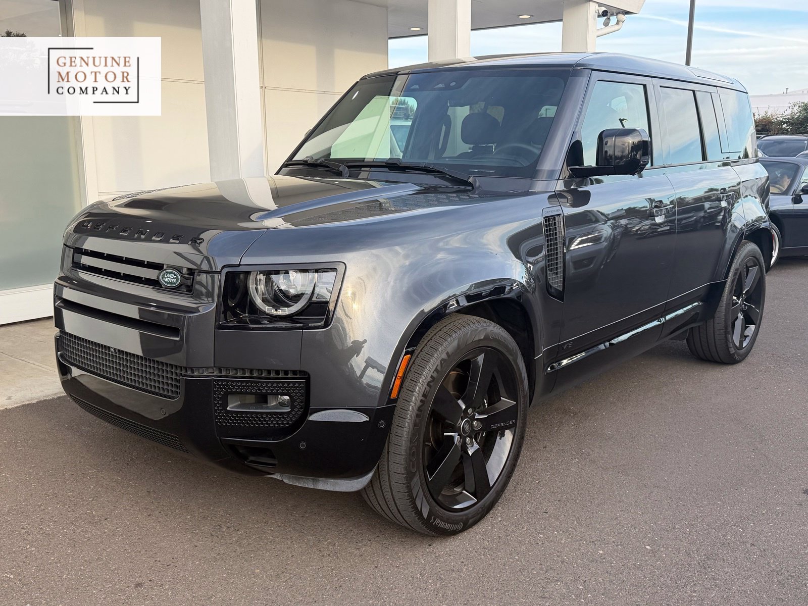 Used 2025 Land Rover Defender 110 V8 AWD/4WD image 1