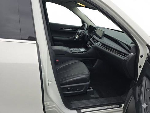 Certified 2025 INFINITI QX60 Pure image 9