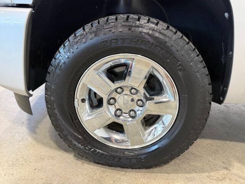 Used 2010 Chevrolet Silverado 1500 LTZ w/ Convenience Package AWD/4WD image 13