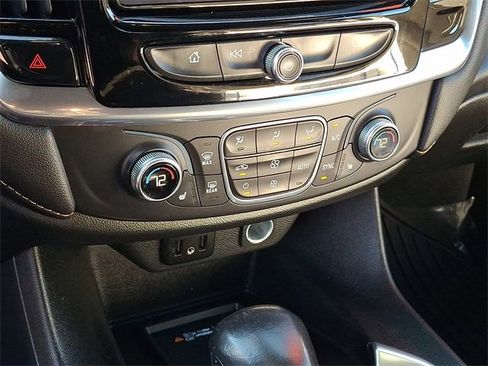 Used 2022 Chevrolet Traverse LT image 12