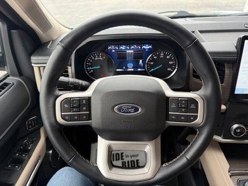 Used 2022 Ford Expedition Limited RWD image 15