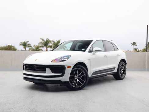 Certified 2025 Porsche Macan AWD/4WD image 1