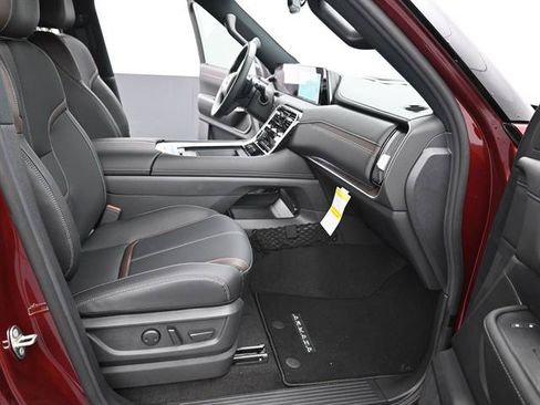 Used 2026 Nissan Armada SL w/ Captain's Chari Seat Package RWD image 19