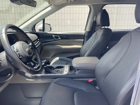 Used 2026 Kia Carnival FWD image 10