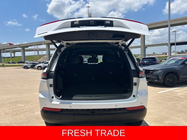 Used 2024 Jeep Grand Cherokee Altitude AWD/4WD image 9